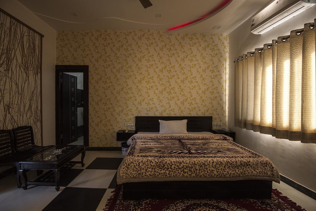 פושקאר Royal Rawat Palace מראה חיצוני תמונה